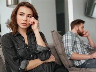Đêm ấy nghe tiếng chồng thở gấp trong điện thoại, tôi theo bản đồ định vị đi đánh ghen thì kinh ngạc tột cùng khi địa điểm là một nghĩa địa