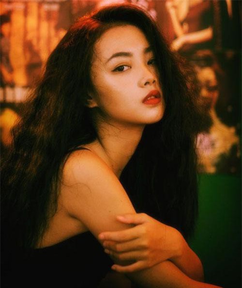 Nữ sinh ĐH Văn Hiến có gương mặt và thần thái như diễn viên điện ảnh