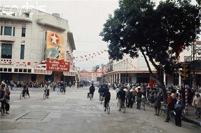 Anh mau dac biet ve cuoc song Ha Noi nam 1973