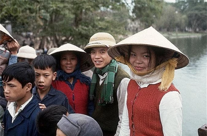 Ảnh màu đặc biệt về cuộc sống Hà Nội năm 1973 - Hình 4 Anh mau dac biet ve cuoc song Ha Noi nam 1973-Hinh-4