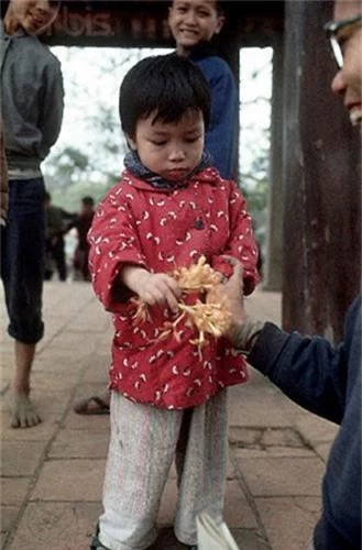 Ảnh màu đặc biệt về cuộc sống Hà Nội năm 1973 - Hình 5 Anh mau dac biet ve cuoc song Ha Noi nam 1973-Hinh-5