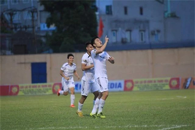 Báo Thái Lan lên cơn sốt với Xuân Trường sau hai siêu phẩm tại V-League - 1