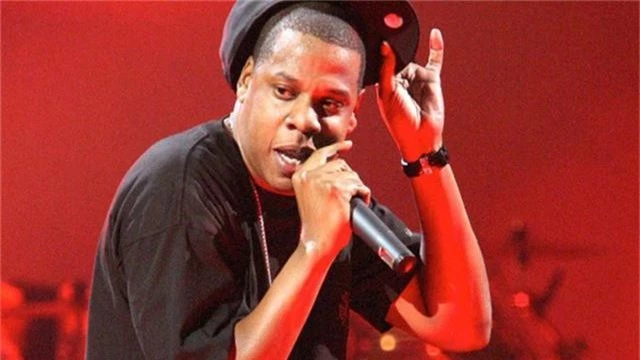 
Rapper Jay-Z cho biết, anh không tới trường nhưng vẫn chú trọng học hành: Giáo dục là điều vô cùng quan trọng. Tôi không có bằng trung học hay chứng chỉ nào cả nhưng phải nói rõ rằng tôi có một số hình thức học khác để có thể biểu đạt suy nghĩ của mình.
