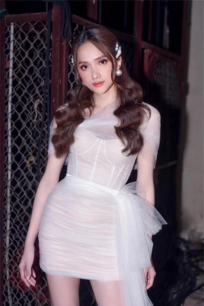 Fan lo lắng khi Hương Giang bất ngờ đăng ảnh chân băng kín vì chấn thương - Ảnh 3. Fan lo lắng khi Hương Giang bất ngờ đăng ảnh chân băng kín vì chấn thương - Ảnh 3.