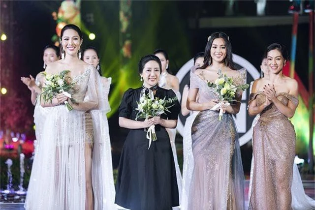 Mai Phương Thúy “than thở” bị rộp da chân khi trở lại sàn catwalk sau nhiều năm - 14