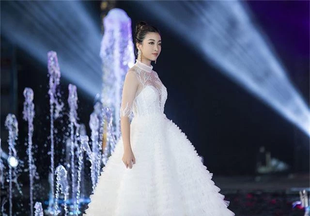 Mai Phương Thúy “than thở” bị rộp da chân khi trở lại sàn catwalk sau nhiều năm - 4