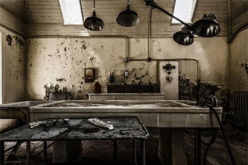 Hình ảnh đầy ám ảnh về những bệnh viện ma bỏ hoang khắp thế giới