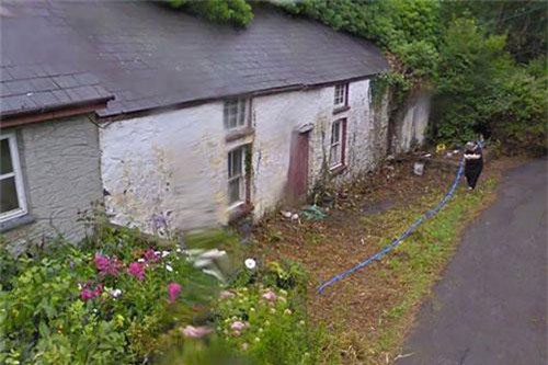 Con gái ướp xác mẹ bằng đá muối, cất giữ trong nhà ngập rác suốt 3 năm