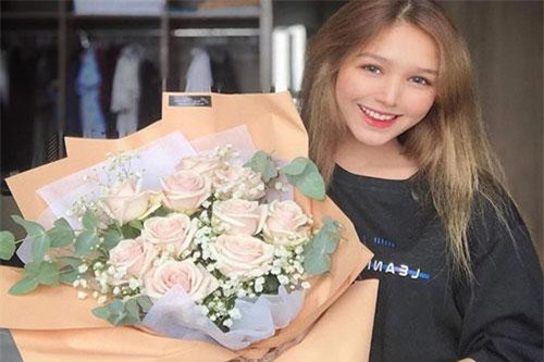 Hot girl 2K2 sở hữu mặt xinh, body gợi cảm ngỡ là gái Tây