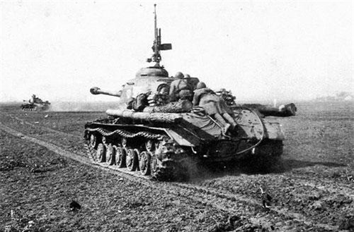 Chiến tăng IS-2 đang được Nga phục hồi nguy hiểm cỡ nào?