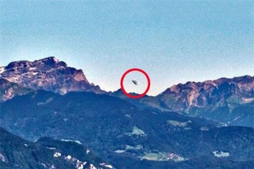 Bằng chứng người ngoài hành tinh: Phát hiện UFO rời khỏi căn cứ ở dãy Alps
