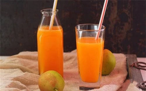 1. Táo, cà rốt và cam: Công thức nước ép gồm cà rốt, táo và cam là một sự kết hợp nước ép trái cây tuyệt vời giúp cơ thể bạn tự bảo vệ chính nó và chống lại nhiễm trùng. Ảnh: cooky.