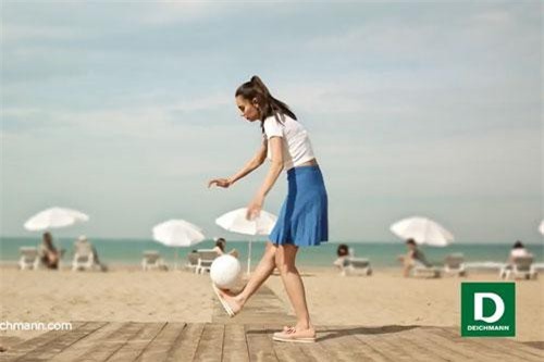 ‘Choáng’ với màn tâng bóng của bà xã Mesut Ozil