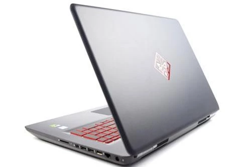 10. HP Omen 17 (giá khởi điểm: 860 USD).