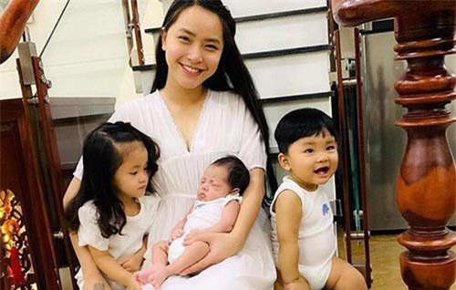 Sinh liền 3 nhóc tỳ, Hải Băng kêu tốn vì tiêu gần 10 triệu/ngày cho con, kể ra các khoản khiến hội bỉm sữa đồng cảm