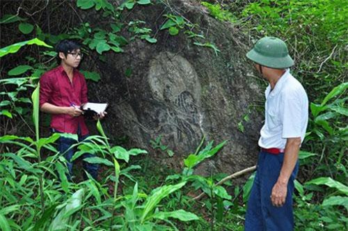 Giải mã bí mật về hòn đá khắc thơ giữa rừng Cao Bằng
