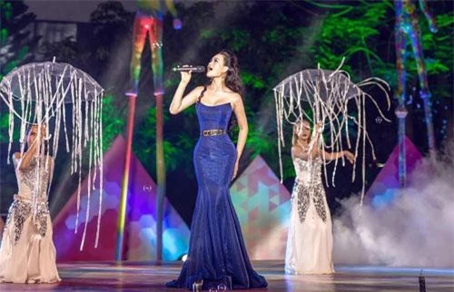 Nhật Huyền xuất thần với ca khúc "Cô gái đại dương" tại Miss World 2019