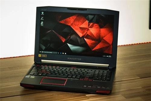 7. Acer Predator 15 (giá khởi điểm: 2.362 USD).