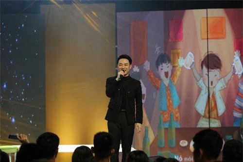 Trúc Nhân lần đầu bật mí tại sao "lười" xuất hiện trên mặt báo