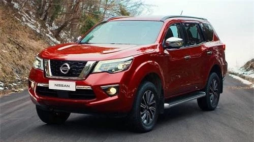 SUV Nissan Terra mầu đỏ khỏe khoắn