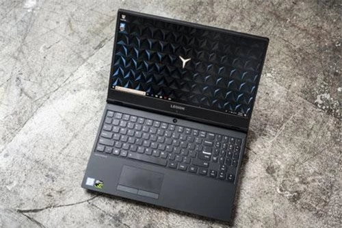 9. Lenovo Legion Y530 (giá khởi điểm: 945 USD).