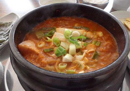 Khám phá món canh có mùi cá chết của Hàn Quốc ít người dám thử