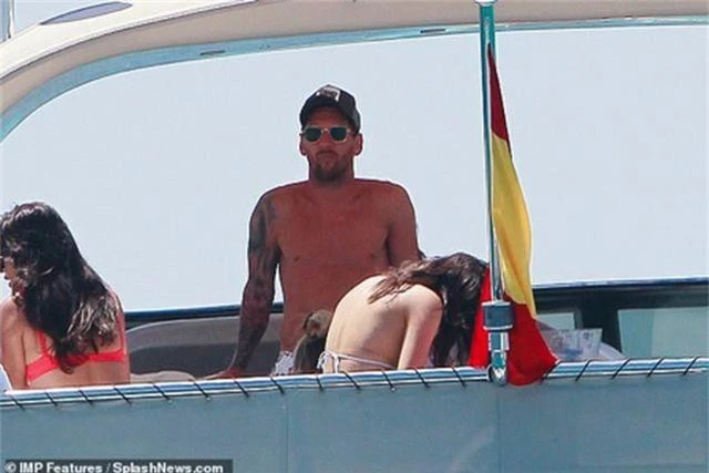 Messi chơi sang với chuyến nghỉ dưỡng trên siêu du thuyền - 1