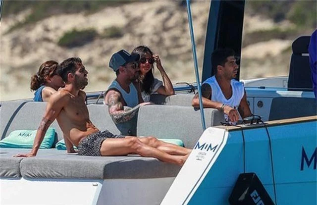 Messi chơi sang với chuyến nghỉ dưỡng trên siêu du thuyền - 5