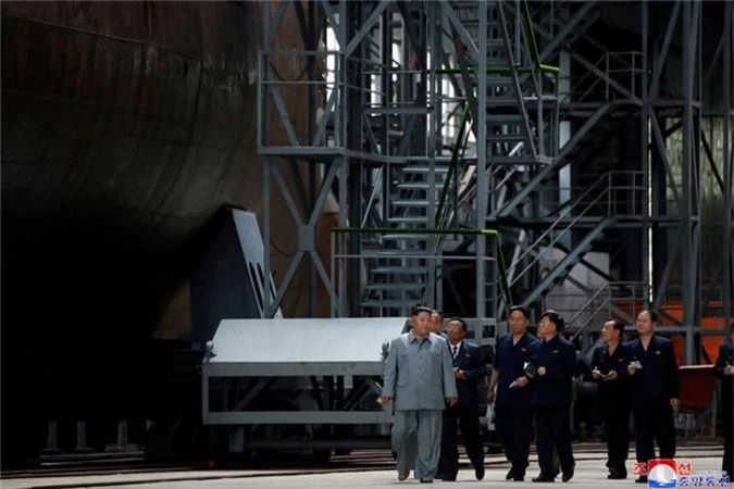 Nha lanh dao Kim Jong-un he lo tau ngam tan cong 