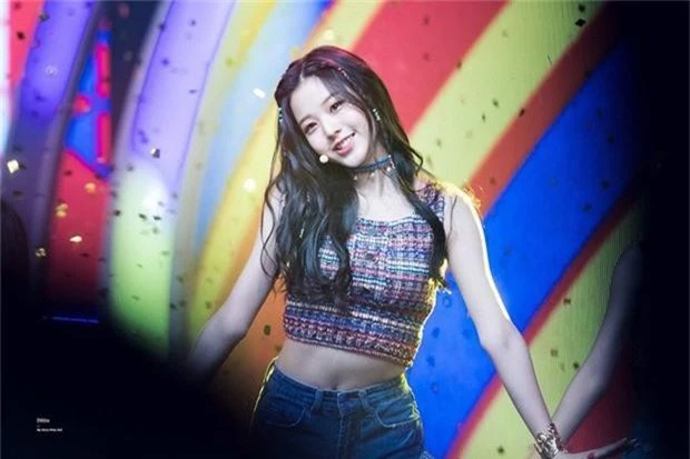 Những nữ idol có vòng eo con kiến đẹp nhất Kpop: Có người chỉ mới 15 tuổi, liệu Jennie có xuất sắc nhất? - Ảnh 17.