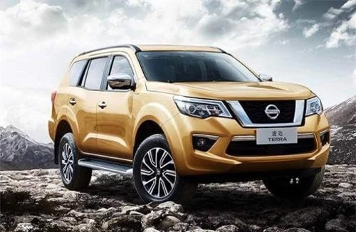 SUV Nissan Terra phiên bản màu vàng sang trọng