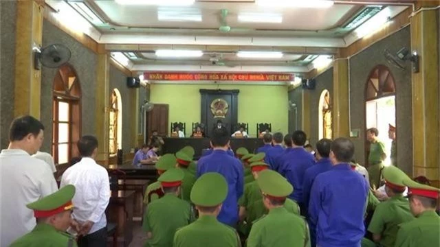 Tuyên phạt 17 bị cáo vụ án sai phạm đền bù dự án thủy điện Sơn La - Ảnh 2.