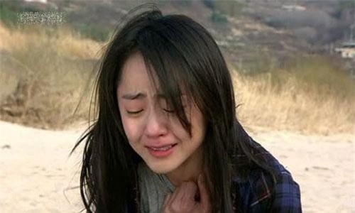 Con gái hận bố cả đời vì ngày giỗ mẹ bố vẫn vui vẻ bên cô bồ trẻ