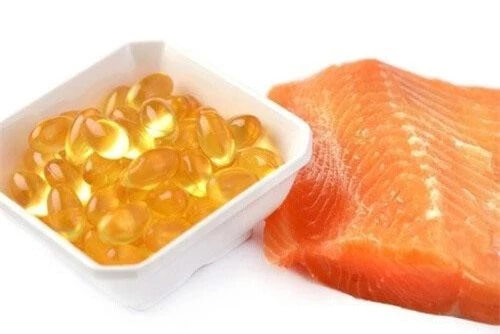 Dầu cá hồi được biết đến là một nguồn cung cấp chất béo omega-3 đặc biệt phong phú. Ảnh: alphapaw.