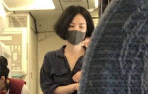 Bịt kín mặt khi xuất hiện tại sân bay, Vương Phi chuẩn bị "có tin vui" tặng fan hâm mộ sau thời gian dài mê mẩn yêu đương cùng Tạ Đình Phong