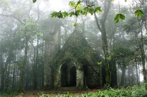 Trải nghiệm “lạnh gáy” ở những địa điểm kỳ bí nhất Việt Nam