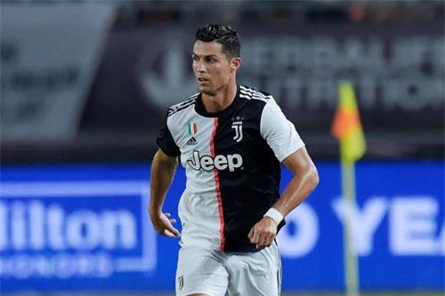 1. Cristiano Ronaldo (Juventus, ĐT Bồ Đào Nha).