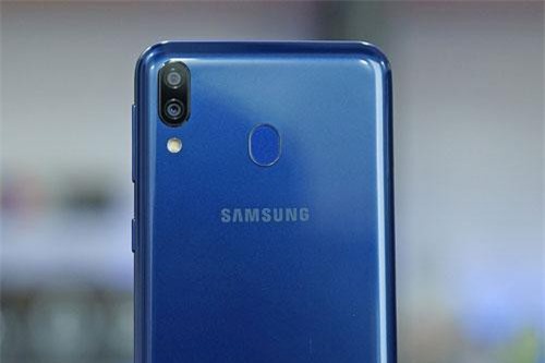 Samsung Galaxy M20 giảm giá hấp dẫn đầu tháng 8