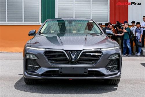 Cận cảnh vẻ đẹp của VinFast Lux A2.0 
