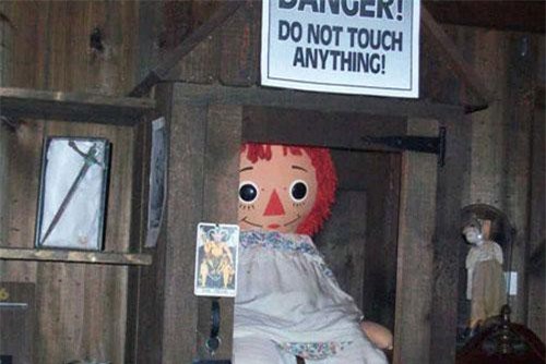 Những đồ vật bị “ám” bí ẩn nhất mọi thời đại