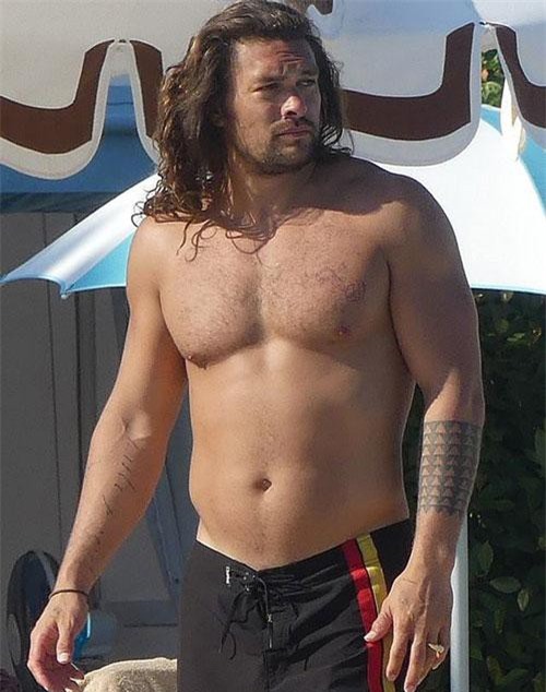 Tài tử “Aquaman” điềm nhiên đón nhận mọi khen chê ở tuổi 40