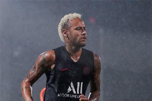 CHUYỂN NHƯỢNG (1/8): PSG ra giá bán Neymar, M.U đón thêm tân binh