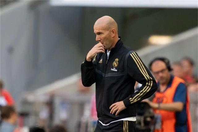Real Madrid thua liểng xiểng: Zidane đã hết phép? - 2