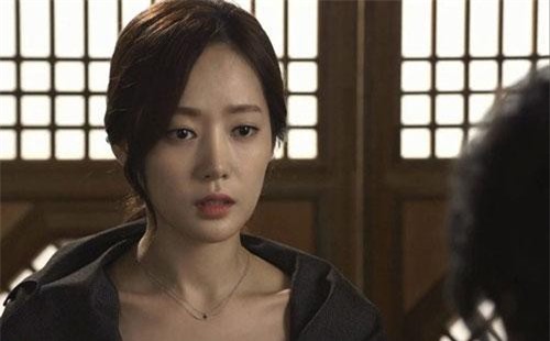 Vay mẹ chồng 200 triệu để làm ăn, ngày đem tiền trả lại, bà yêu cầu một điều khiến tôi "đứng hình"