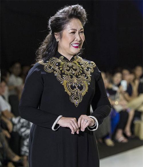 NSND Hồng Vân cùng dàn sao phim đình đám bất ngờ làm người mẫu