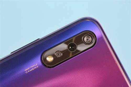 Ngắm Vivo Z5: 3 camera sau, chip Snapdragon 712, RAM 8 GB, giá cực rẻ