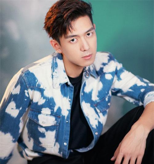 "Gun thần" Lý Hiện bị chê cười vì fan ít mà sự kiện bị hủy bỏ