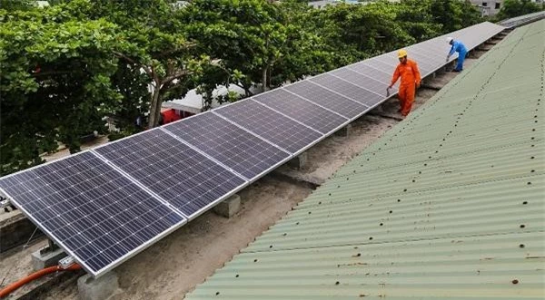 Phát triển điện mặt trời là hướng đi của các doanh nghiệp hiện nay.