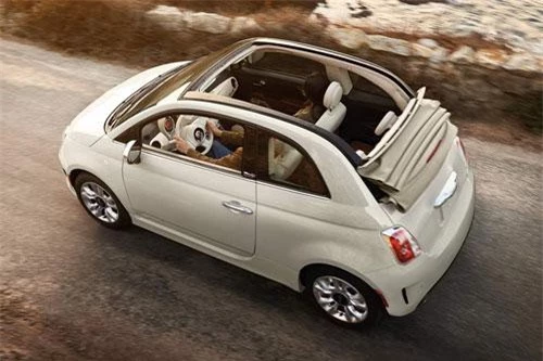 1. Fiat 500c Pop 2019 (giá khởi điểm: 17.740 USD).