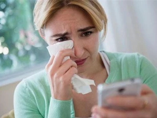 Dọn đến chung sống với tình cũ, chồng nhắn tin đề nghị vợ "từ nay chớ làm phiền"
